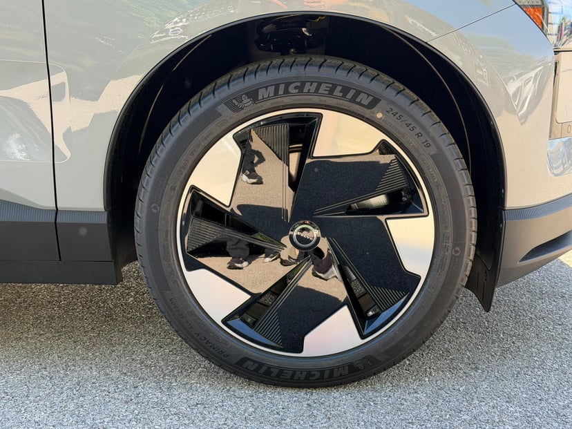 2026 Volvo EX30 - Image 7
