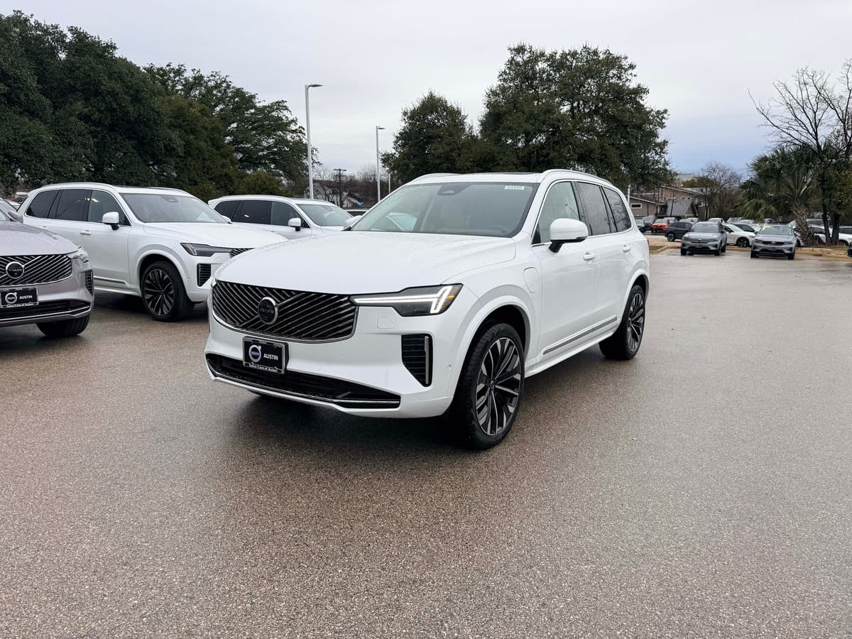 2026 Volvo XC90 plug-in hybrid - Image 2