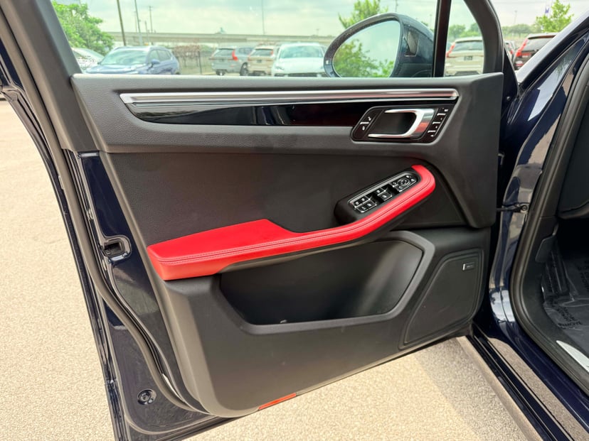 2018 Porsche Macan - Image 11