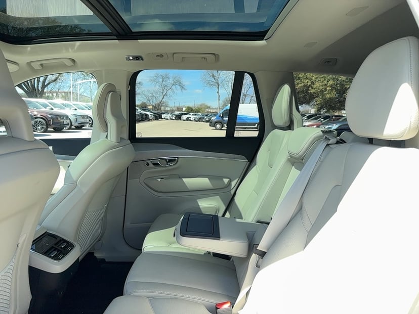2021 Volvo XC90 - Image 12