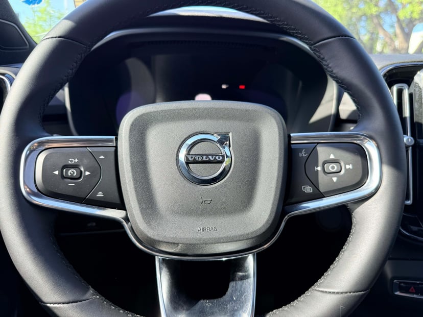 2023 Volvo XC40 Recharge Pure Electric - Image 16