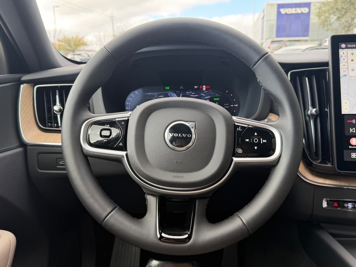 2026 Volvo XC60 plug-in hybrid - Image 14