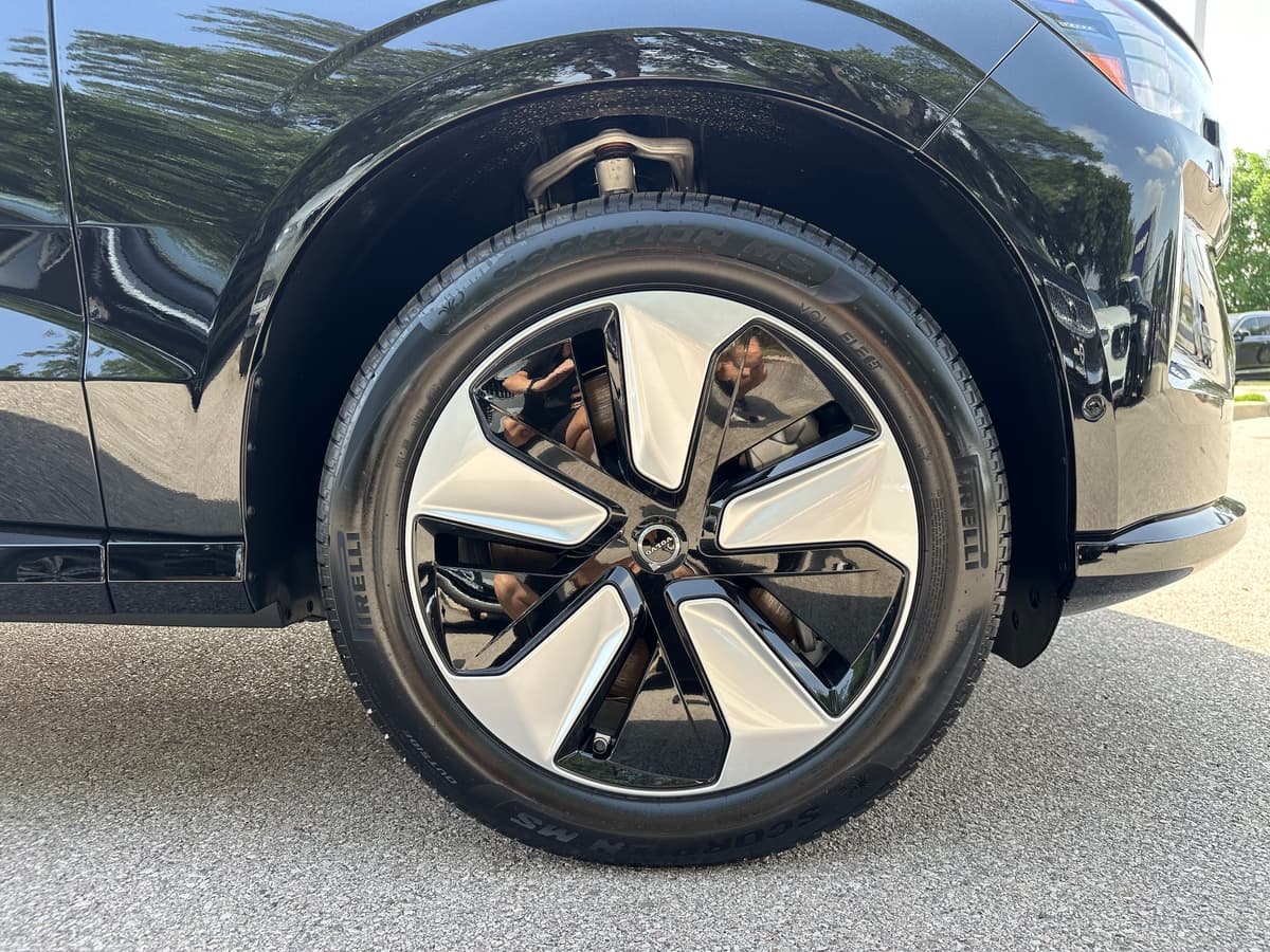 2025 Volvo EX90 - Image 6