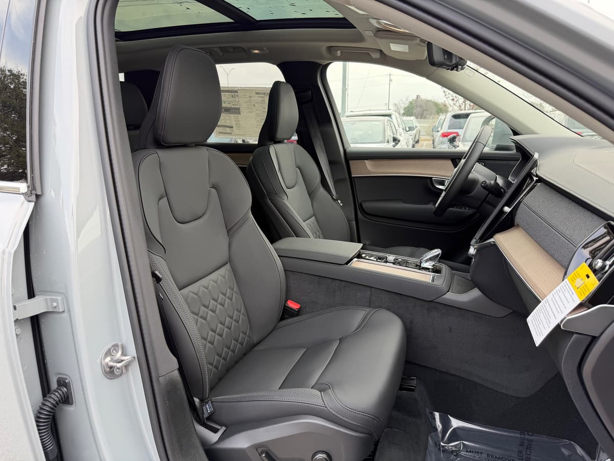 2026 Volvo XC90 - Image 8