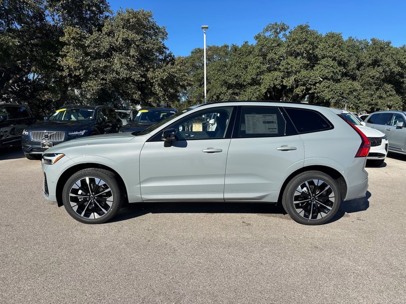 2026 Volvo XC60 - Image 2