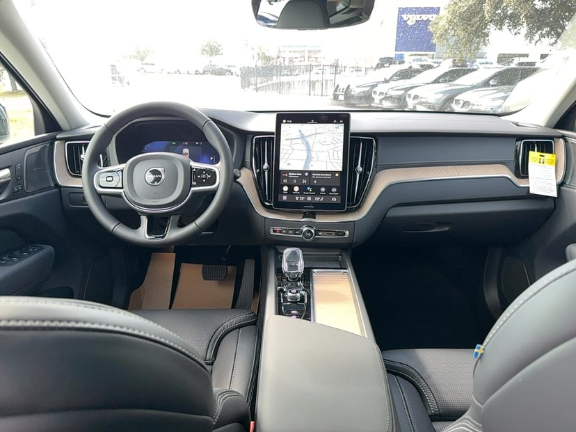 2026 Volvo XC60 - Image 17