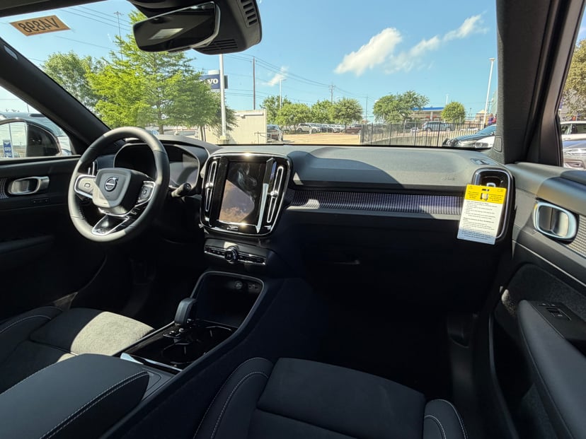 2026 Volvo EX40 - Image 10