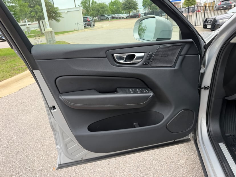 2023 Volvo XC60 - Image 22