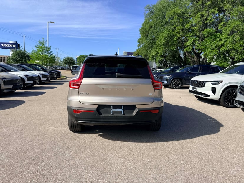 2023 Volvo XC40 Recharge Pure Electric - Image 4