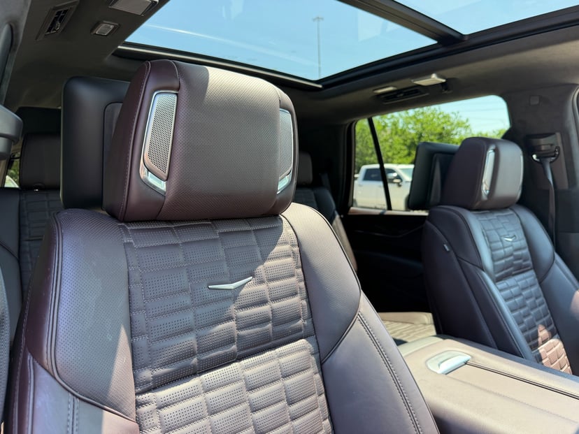 2024 CADILLAC Escalade - Image 11