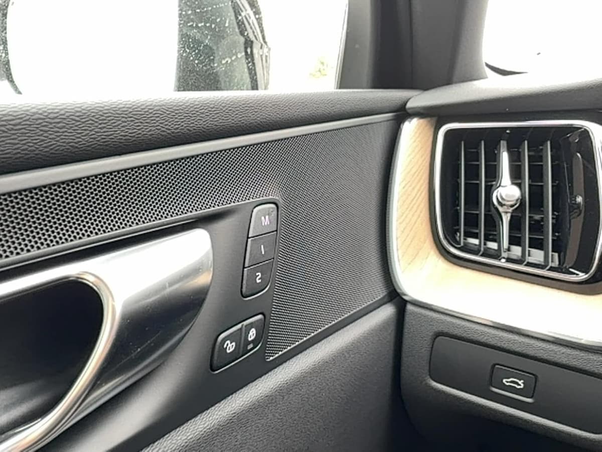 2026 Volvo XC60 - Image 19