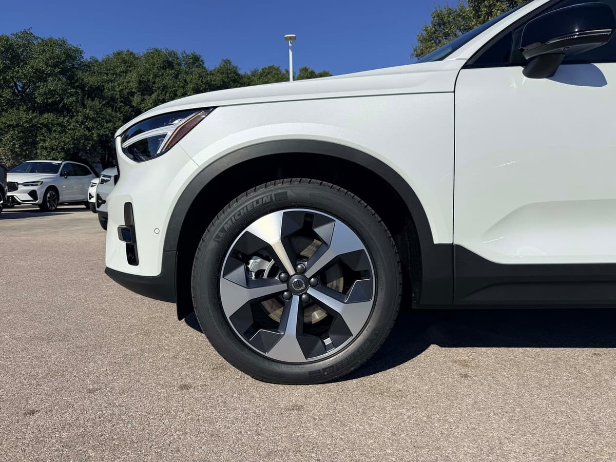 2026 Volvo XC40 - Image 9