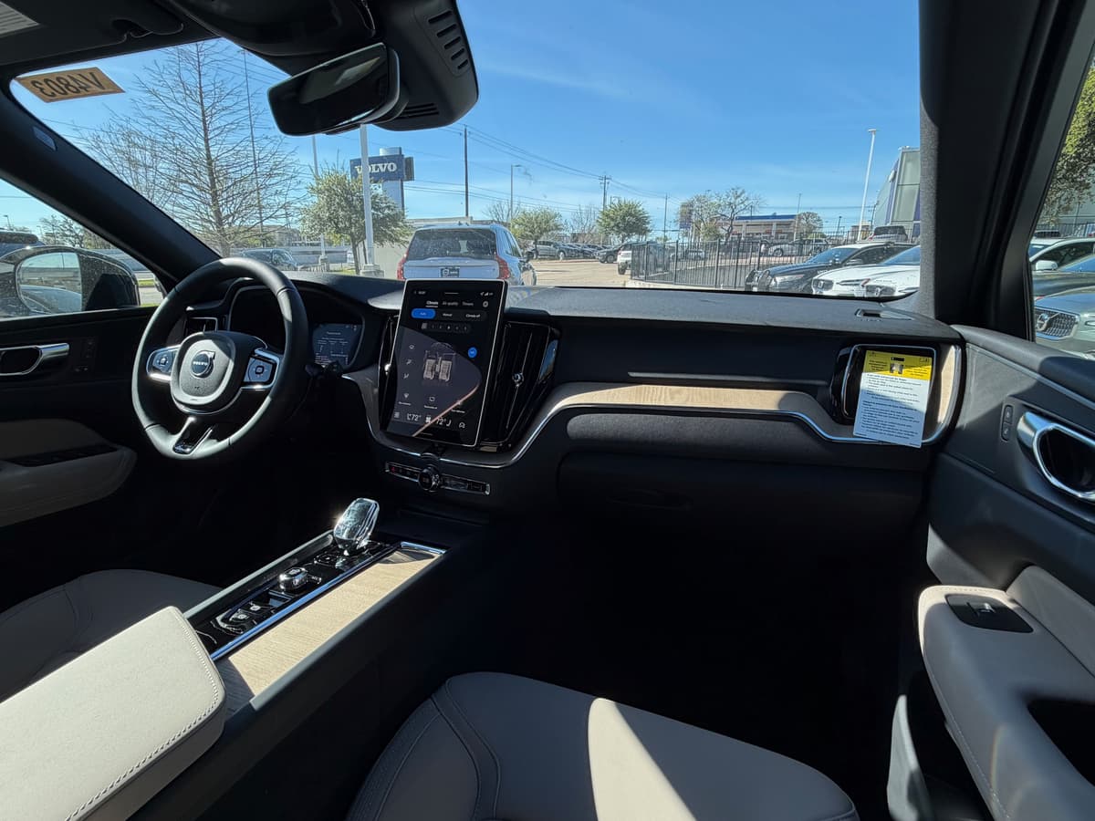 2026 Volvo XC60 - Image 10
