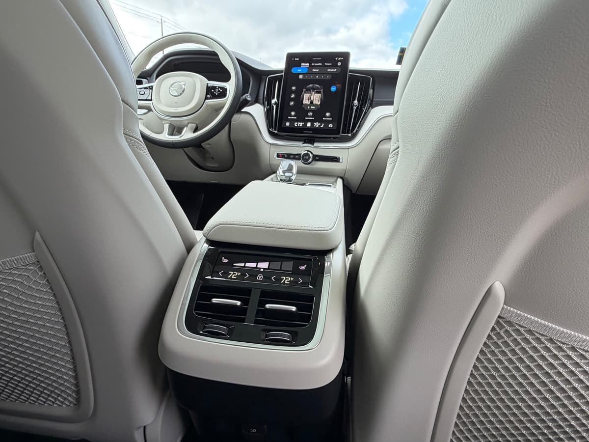 2026 Volvo XC60 - Image 11