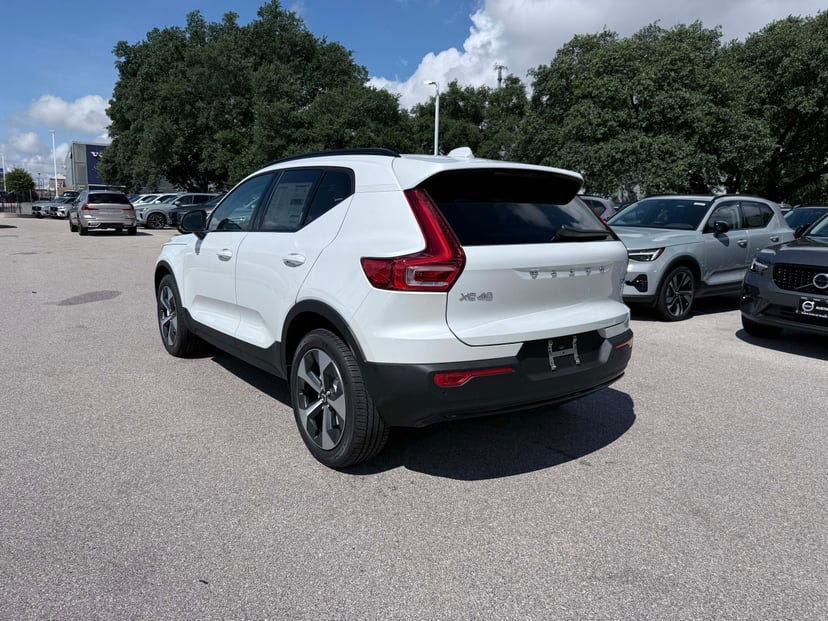 2026 Volvo XC40 - Image 3