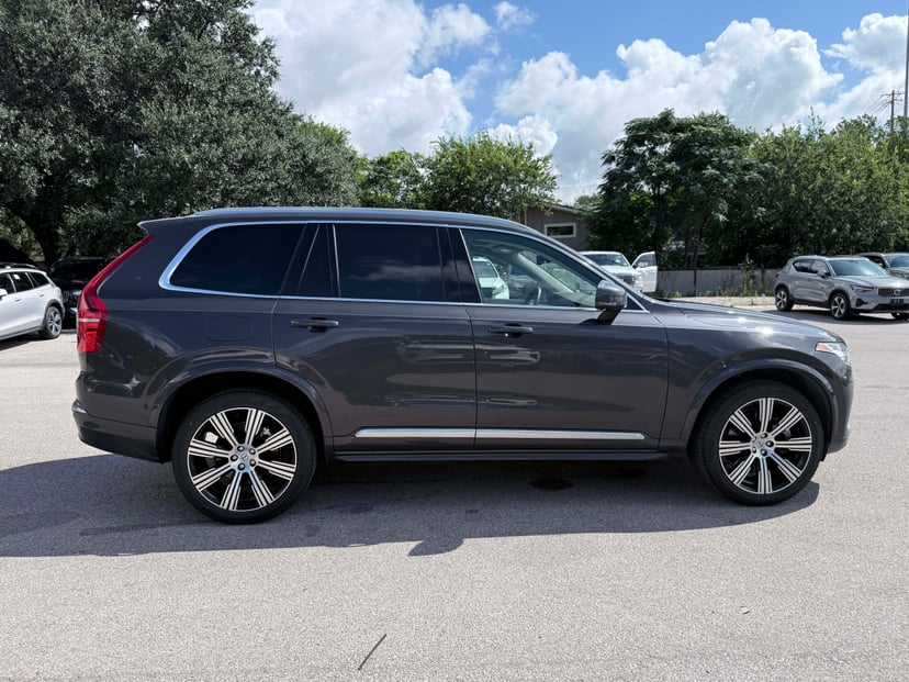 2025 Volvo XC90 plug-in hybrid - Image 2