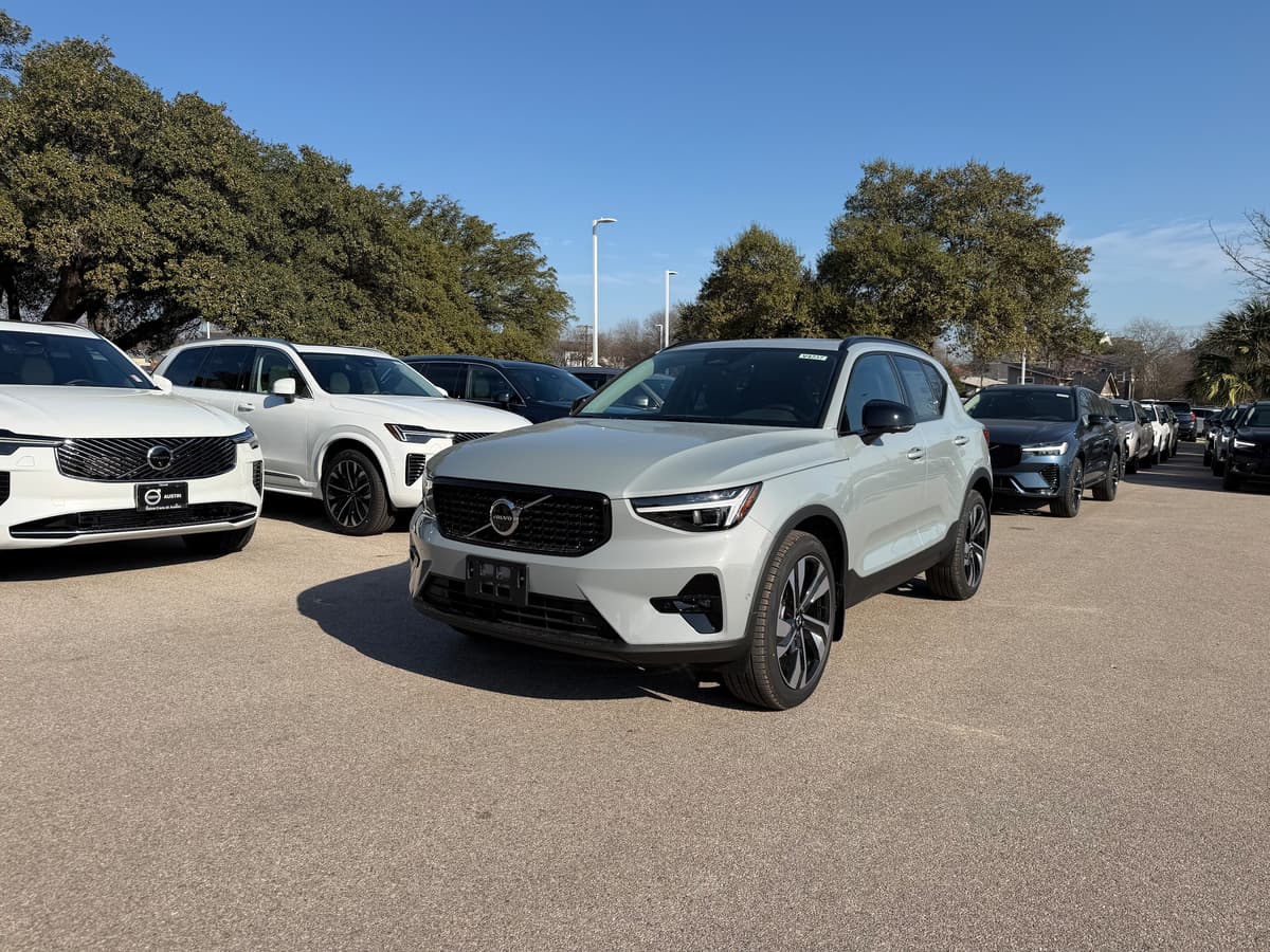 2026 Volvo XC40 - Image 2