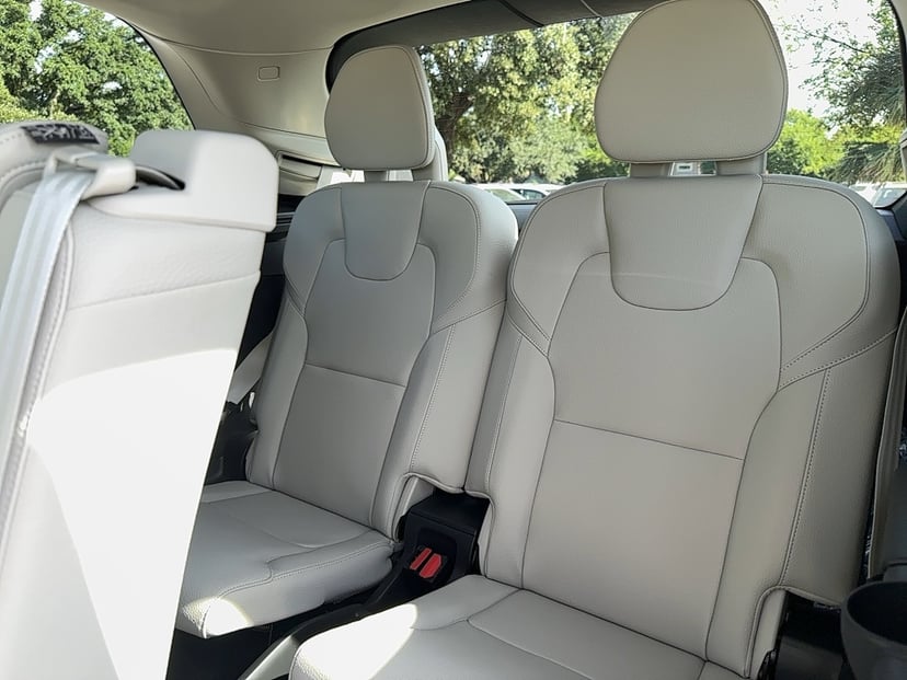 2025 Volvo XC90 plug-in hybrid - Image 16