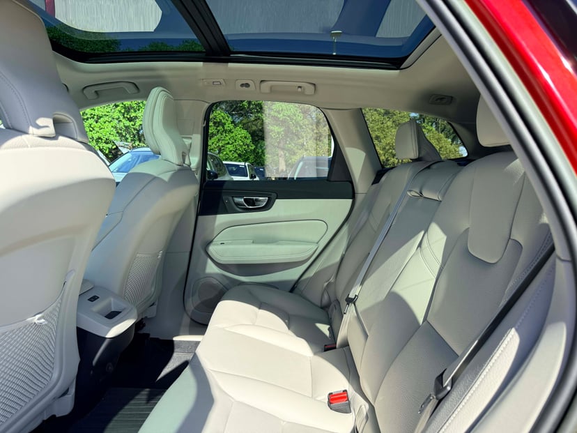 2023 Volvo XC60 - Image 10