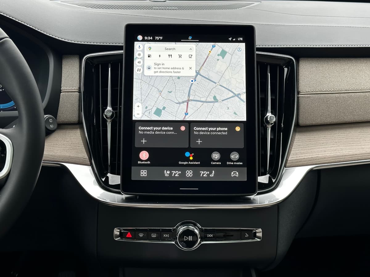 2025 Volvo XC90 plug-in hybrid - Image 13