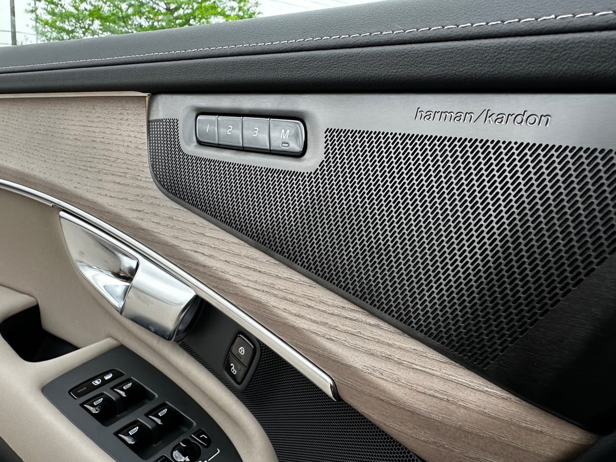 2025 Volvo XC90 plug-in hybrid - Image 19