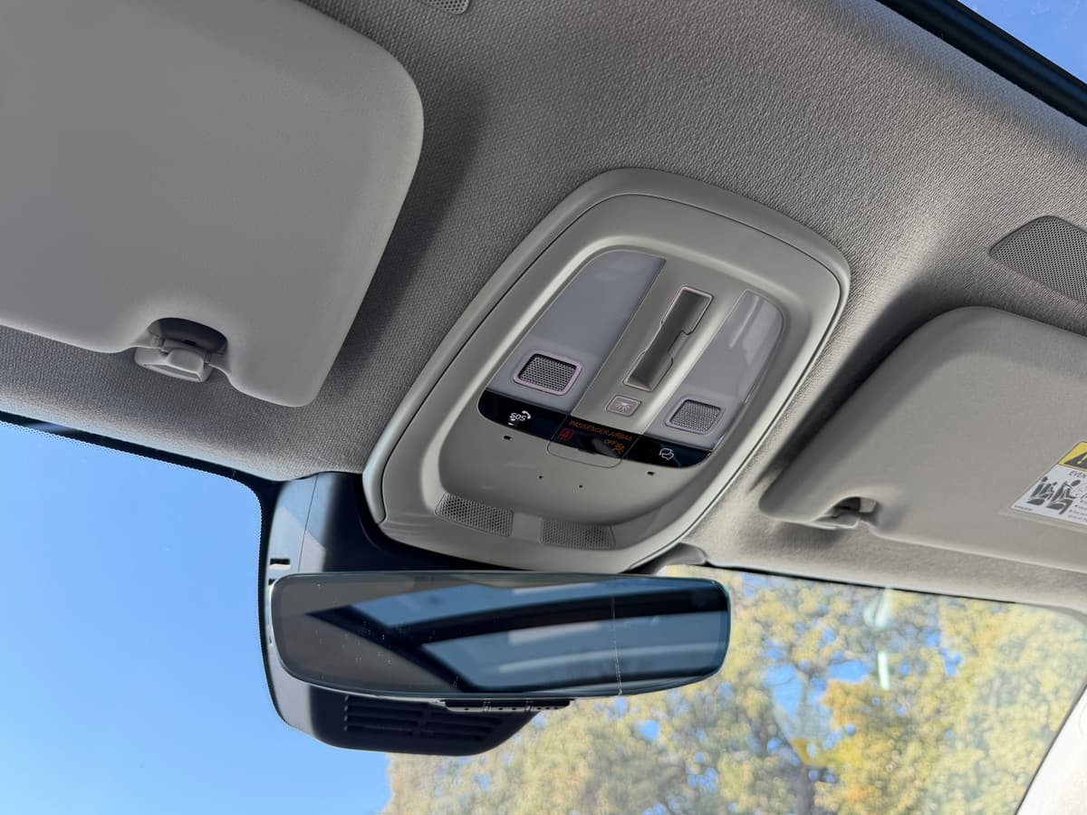 2026 Volvo XC40 - Image 16