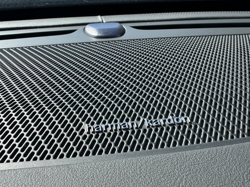 2025 Volvo XC90 plug-in hybrid - Image 13