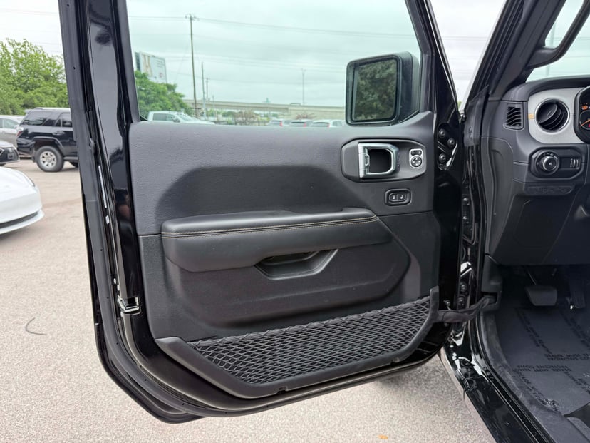 2025 Jeep Wrangler - Image 11