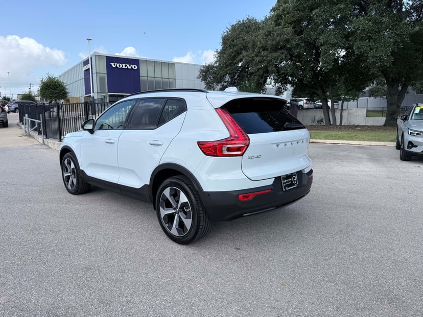 2026 Volvo XC40 - Image 2