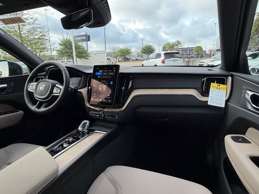 2026 Volvo XC60 - Image 9