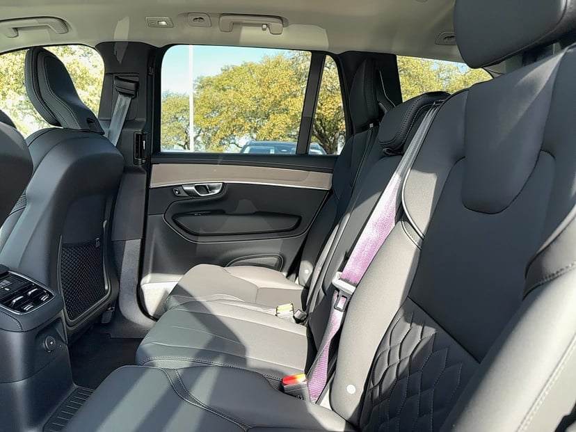 2025 Volvo XC90 plug-in hybrid - Image 14