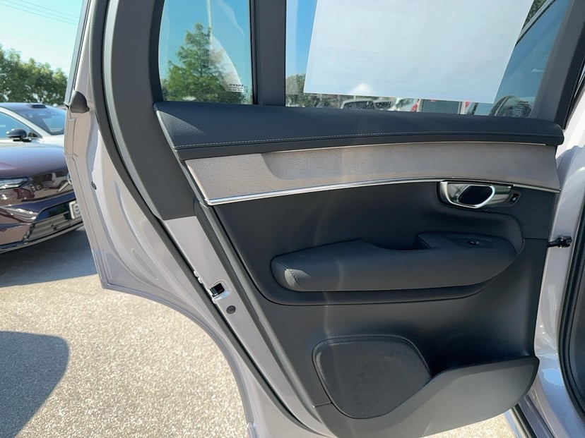 2026 Volvo XC90 - Image 13