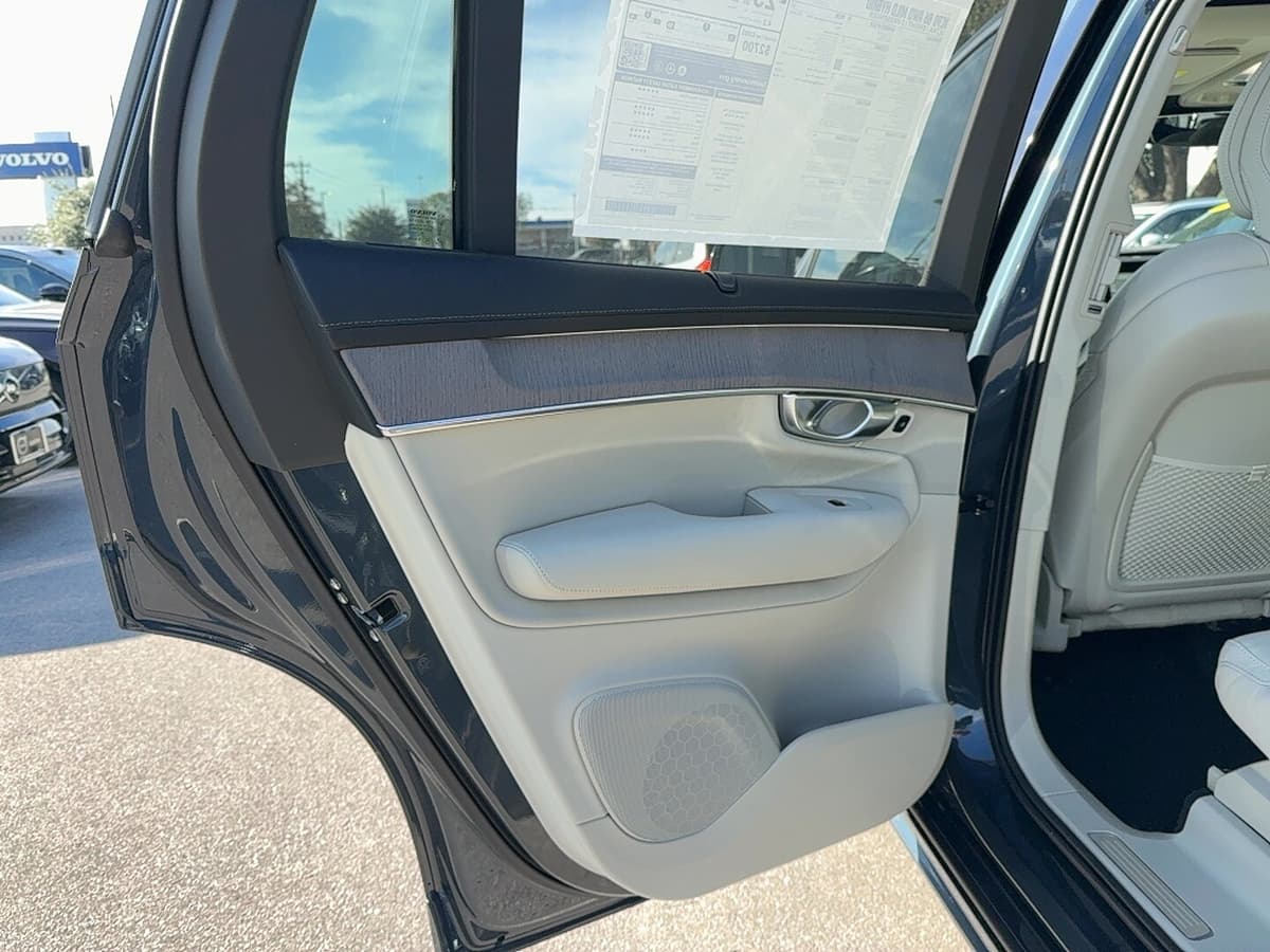 2026 Volvo XC90 - Image 14