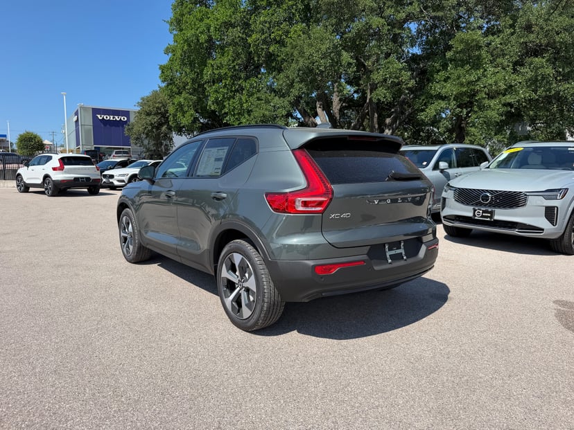 2026 Volvo XC40 - Image 3