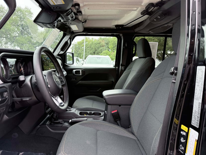 2025 Jeep Wrangler - Image 13