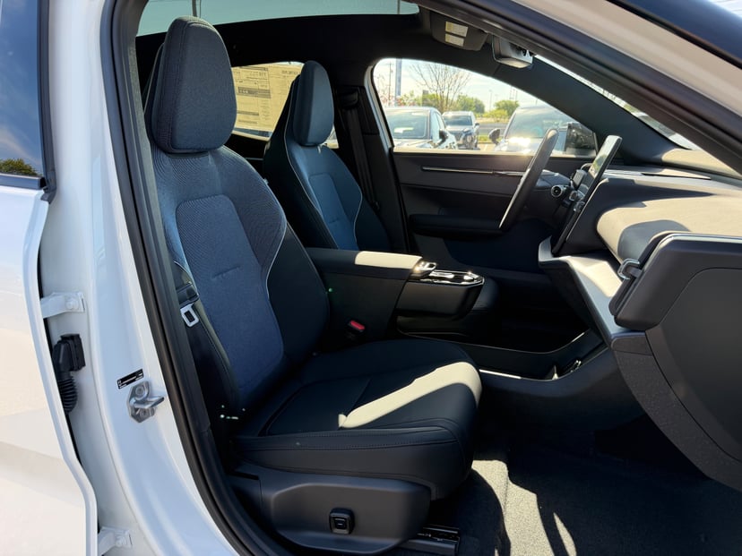 2026 Volvo EX30 - Image 8