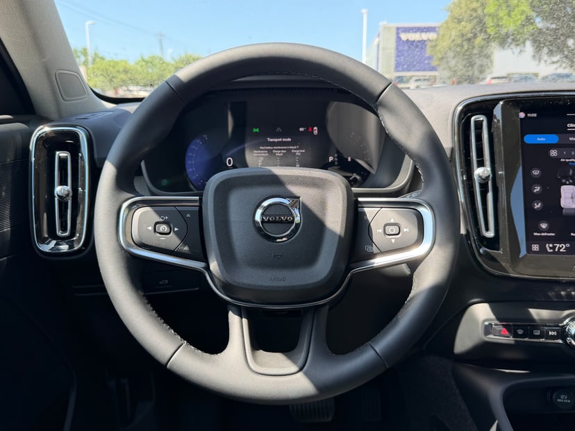 2026 Volvo XC40 - Image 13
