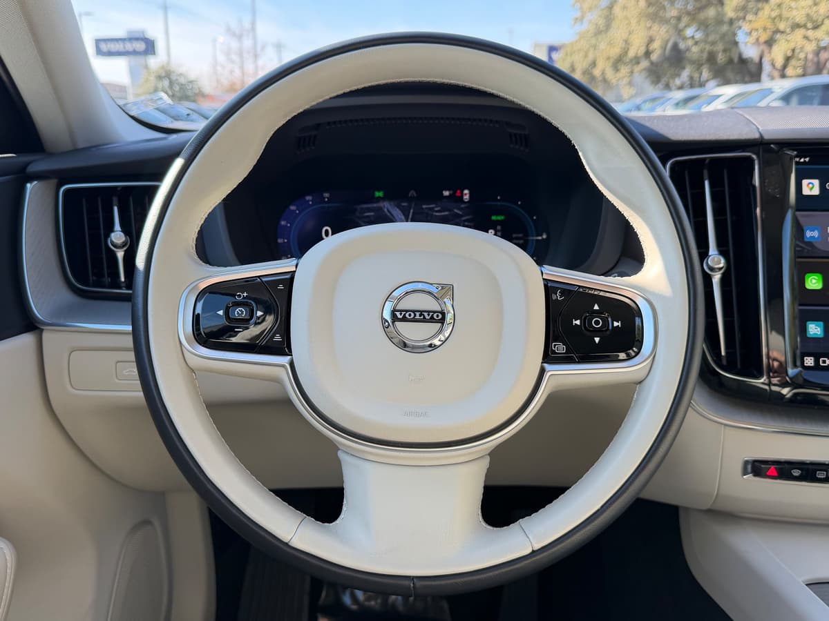 2024 Volvo XC60 plug-in hybrid - Image 14