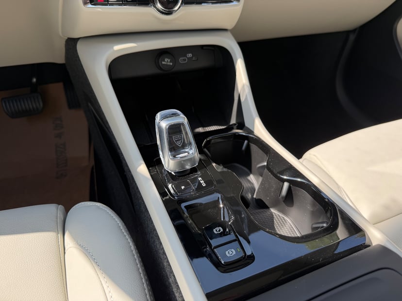 2026 Volvo XC40 - Image 12