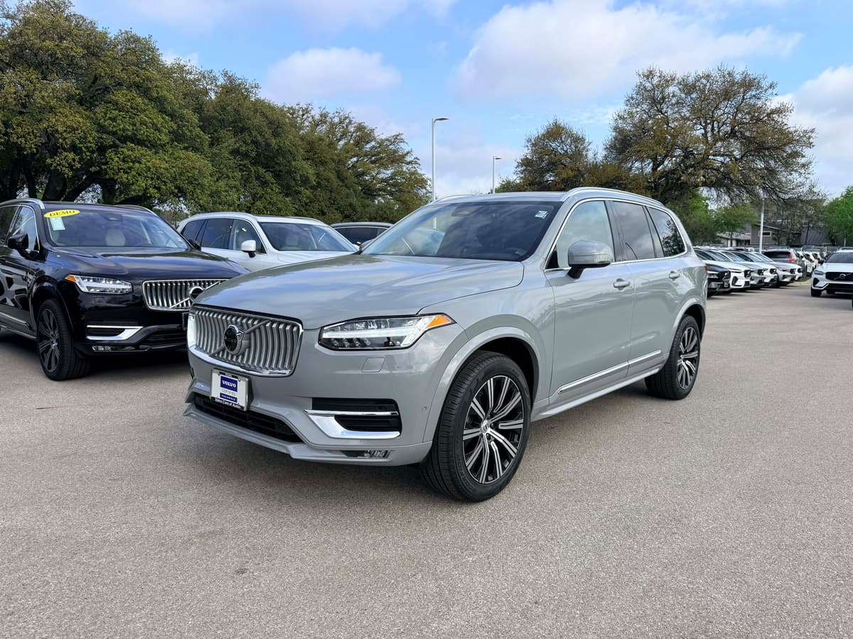 2025 Volvo XC90 - Image 2