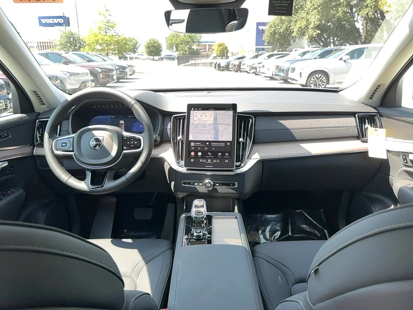 2025 Volvo XC90 - Image 18