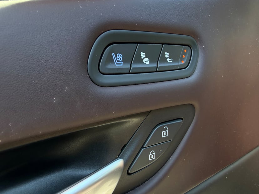 2024 CADILLAC Escalade - Image 25