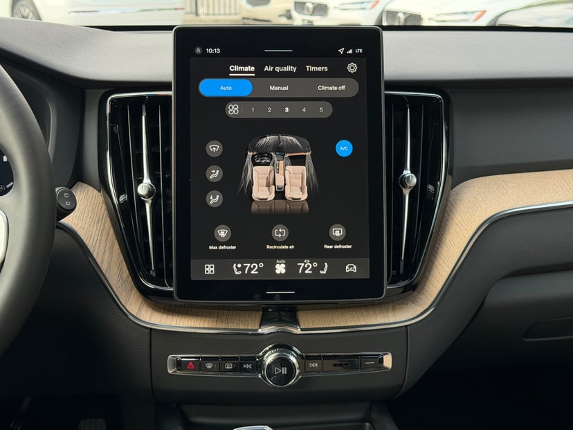 2026 Volvo XC60 - Image 11