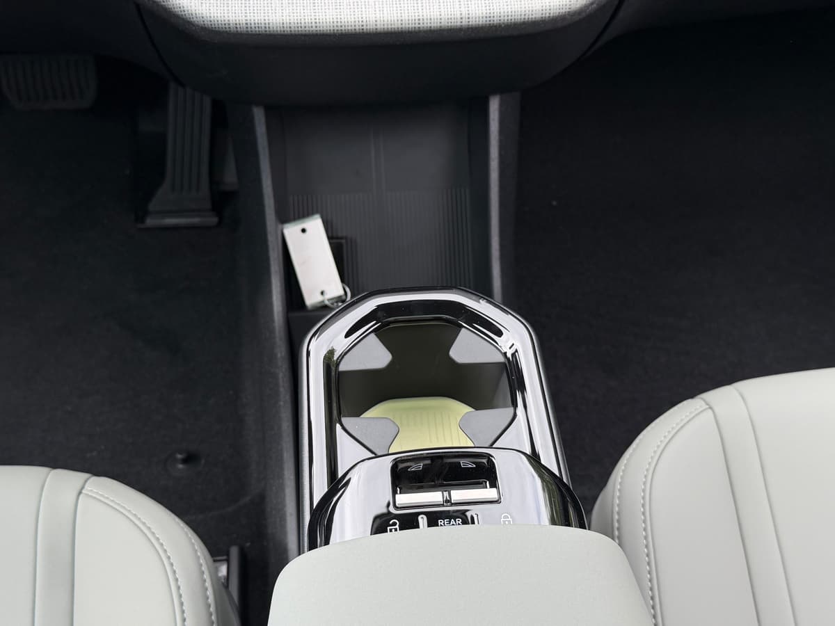 2026 Volvo EX30 - Image 13