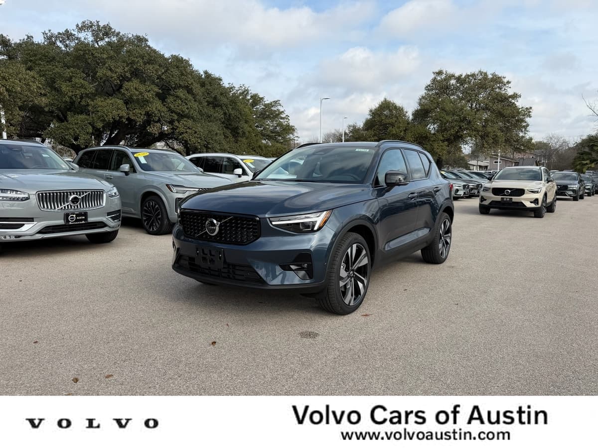 2026 Volvo XC40 - Image 1