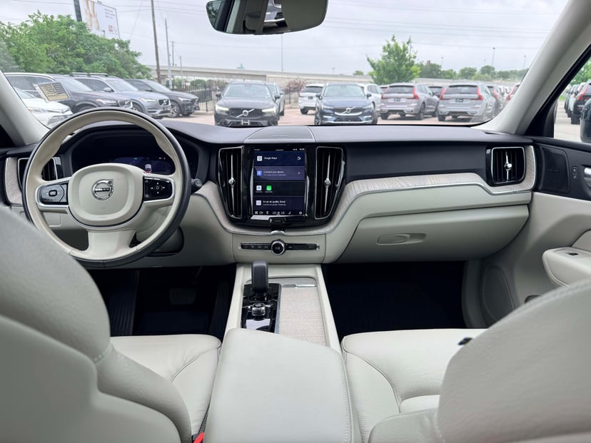 2023 Volvo XC60 - Image 12