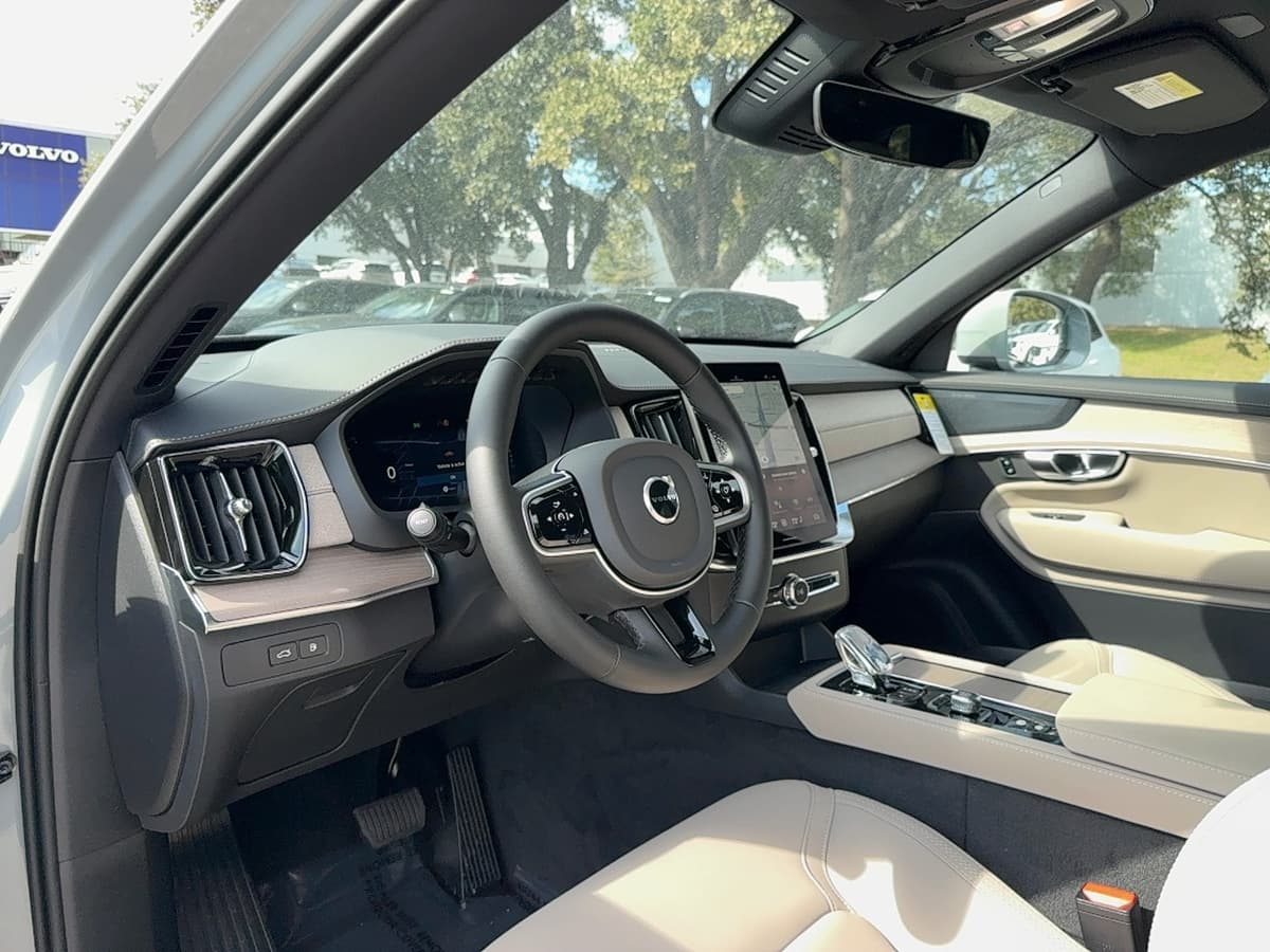 2026 Volvo XC90 plug-in hybrid - Image 10