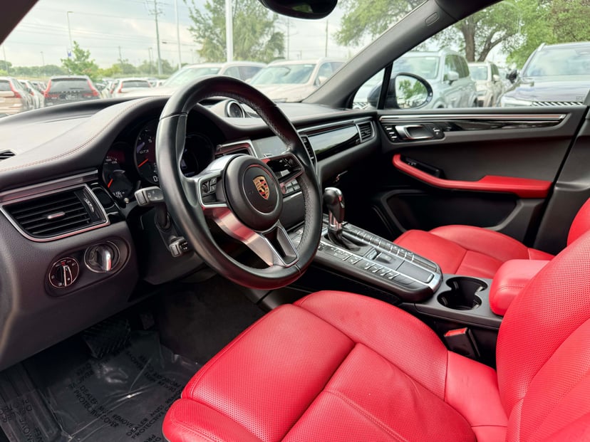 2018 Porsche Macan - Image 12