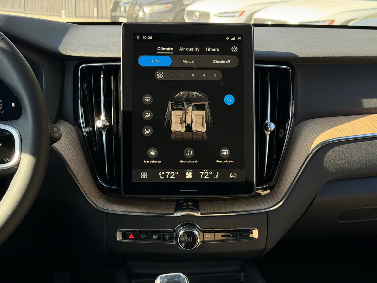 2026 Volvo XC60 - Image 10