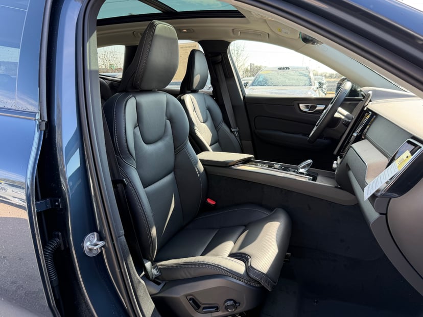 2026 Volvo XC60 - Image 8